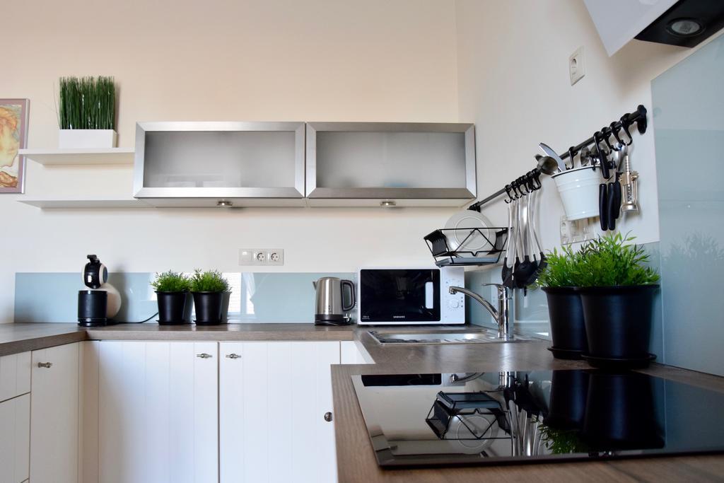 Luxury Apartment By Hi5 - Kiraly Street Suite Будапеща Екстериор снимка