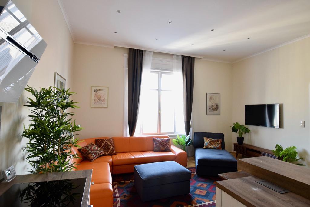 Luxury Apartment By Hi5 - Kiraly Street Suite Будапеща Екстериор снимка