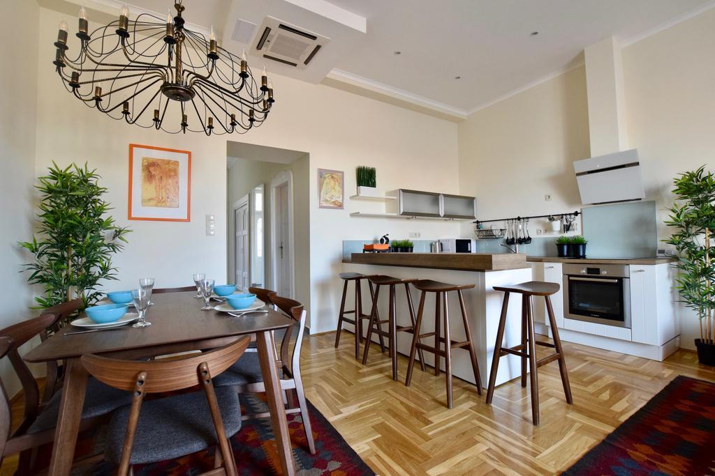 Luxury Apartment By Hi5 - Kiraly Street Suite Будапеща Екстериор снимка