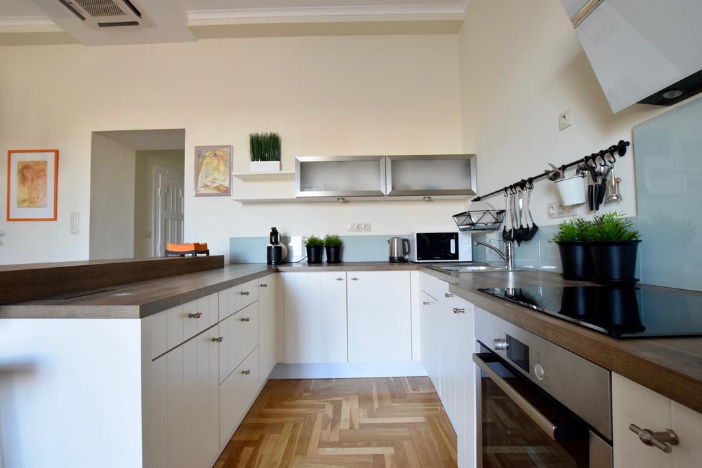 Luxury Apartment By Hi5 - Kiraly Street Suite Будапеща Екстериор снимка