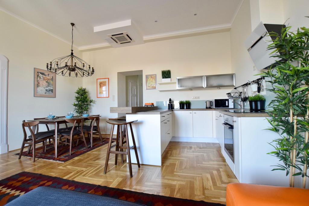 Luxury Apartment By Hi5 - Kiraly Street Suite Будапеща Екстериор снимка