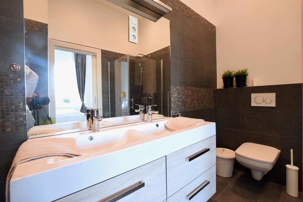 Luxury Apartment By Hi5 - Kiraly Street Suite Будапеща Екстериор снимка