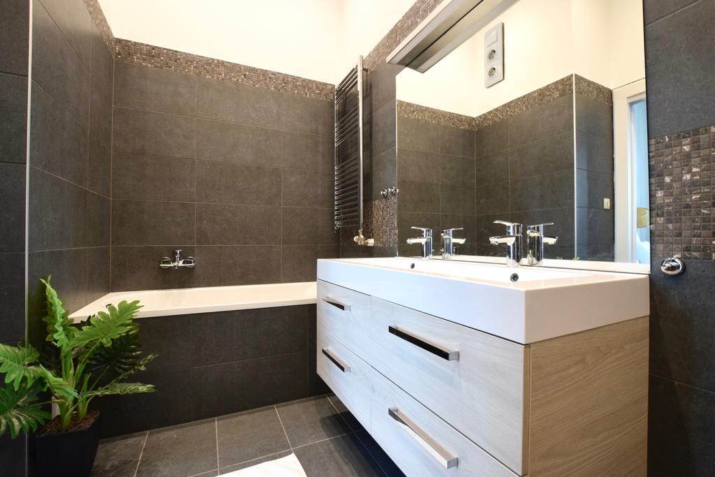 Luxury Apartment By Hi5 - Kiraly Street Suite Будапеща Екстериор снимка