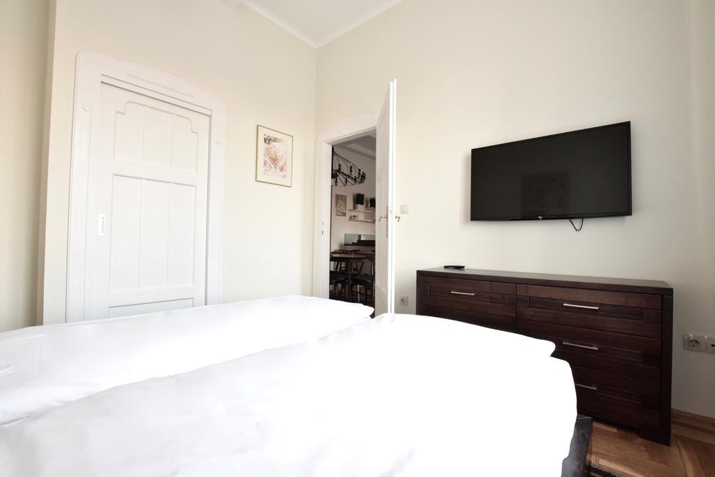 Luxury Apartment By Hi5 - Kiraly Street Suite Будапеща Екстериор снимка