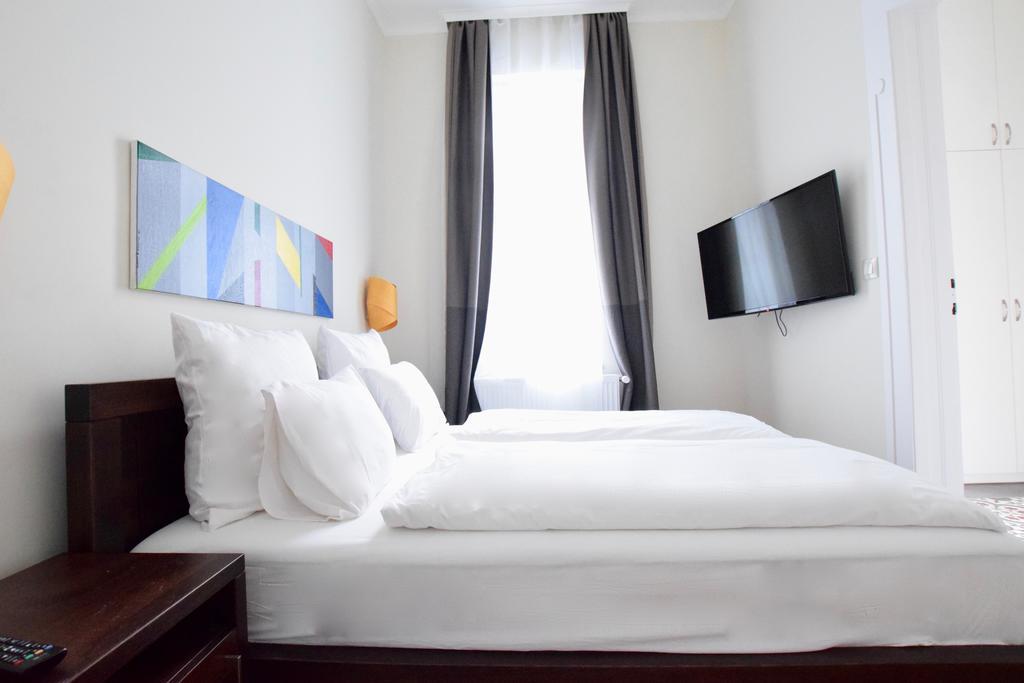 Luxury Apartment By Hi5 - Kiraly Street Suite Будапеща Екстериор снимка