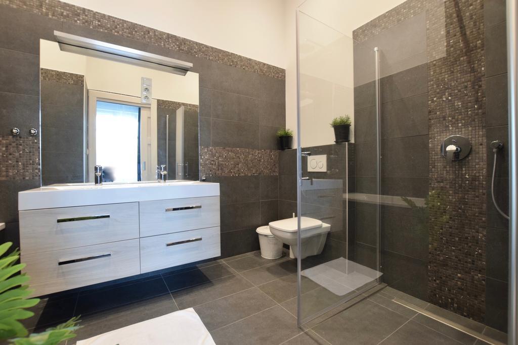 Luxury Apartment By Hi5 - Kiraly Street Suite Будапеща Екстериор снимка